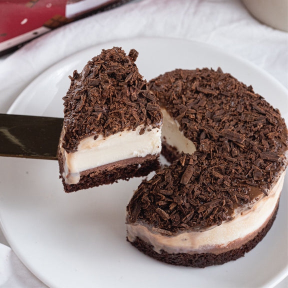 NOTO CHOCOLATE VANILLA ICE CREAM CAKE